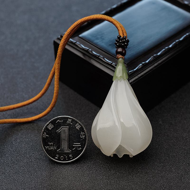 天然青白玉玉兰花吊坠-红掌柜