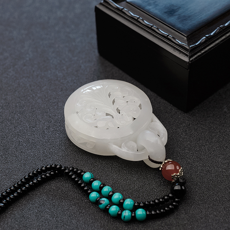 俄料白玉雕富贵如意吊坠-红掌柜