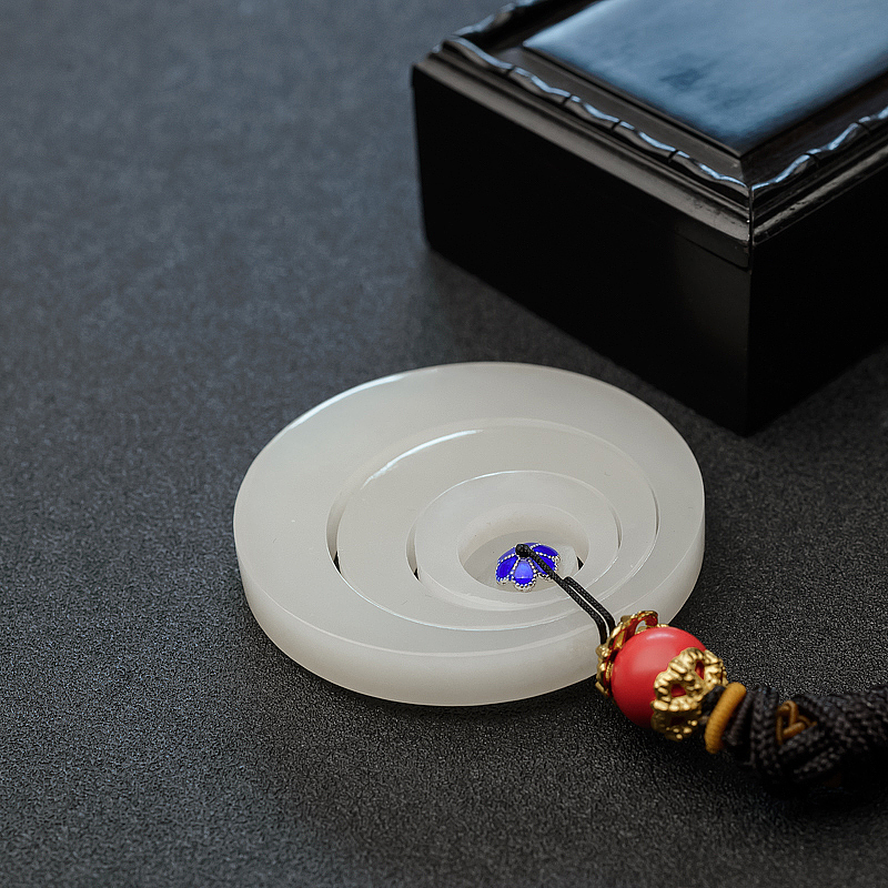 俄料山料白玉吊坠-红掌柜