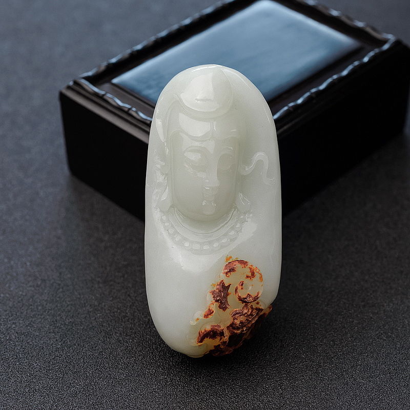 俄料山料俏色和田玉观音吊坠-红掌柜
