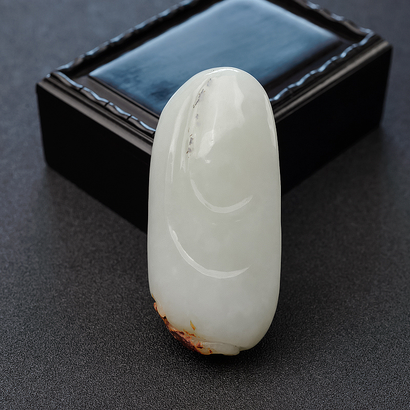 俏色和田玉观音吊坠-红掌柜