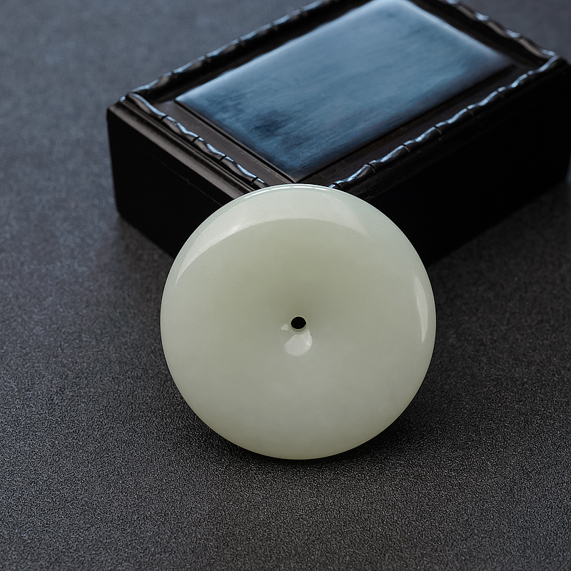 俄料山料青白玉平安扣吊坠-红掌柜