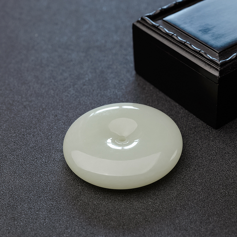 俄料山料青白玉吊坠-红掌柜