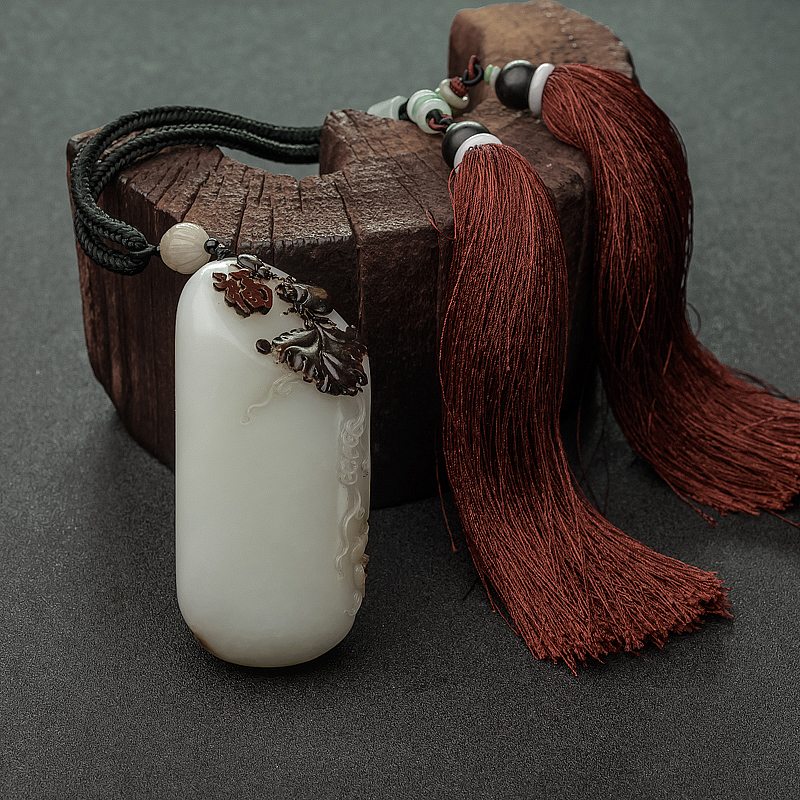 俄料俏色和田玉籽料富甲天下手把件-红掌柜