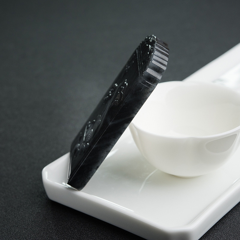 和田青花玉山水意境牌吊坠-红掌柜