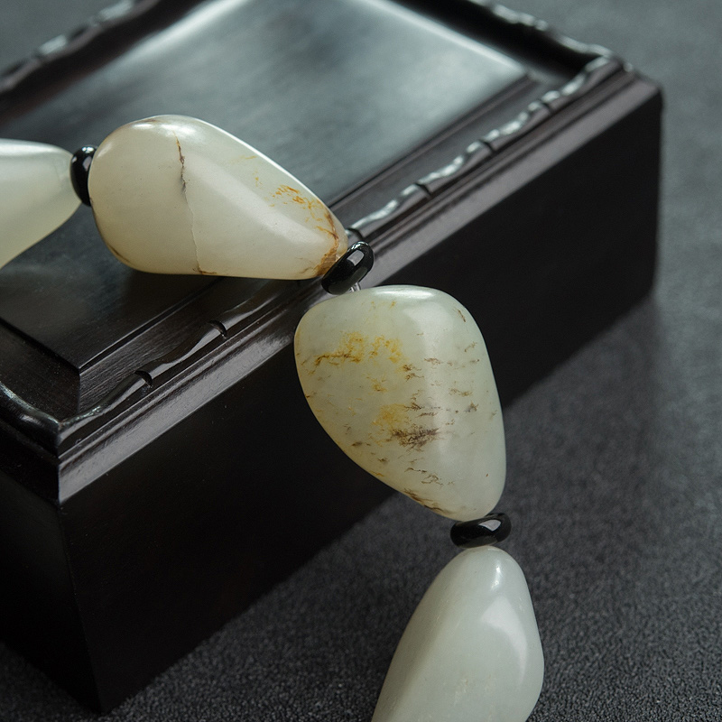 新疆和田玉随形单圈手串-红掌柜