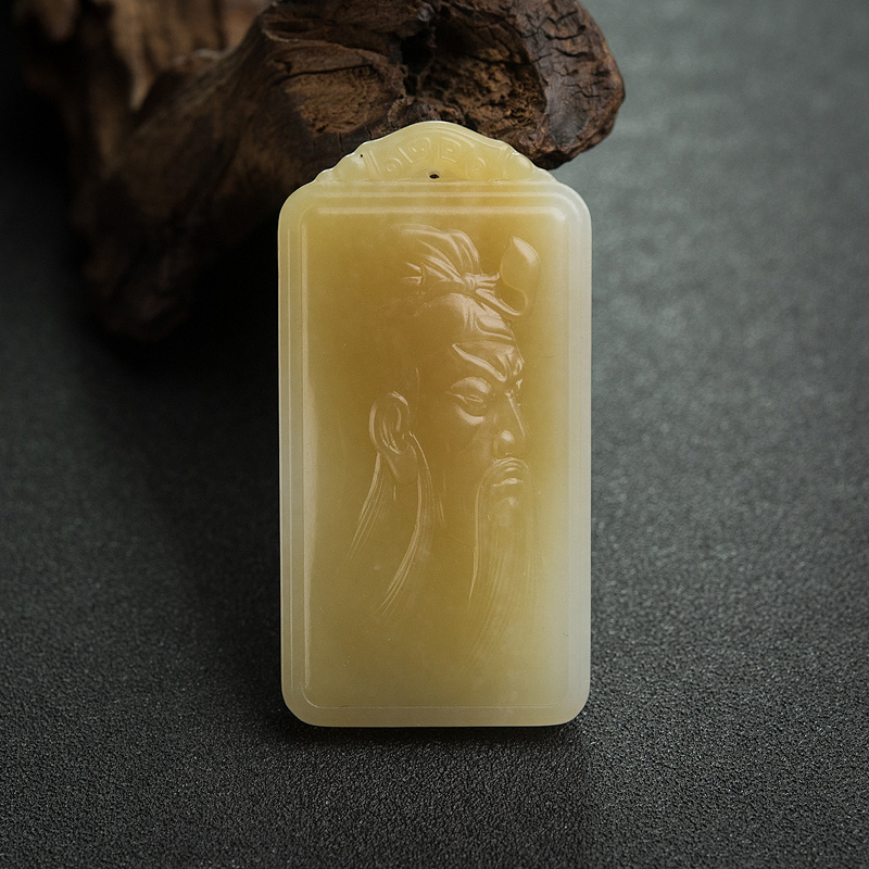 山料俏色和田玉关公吊坠-红掌柜