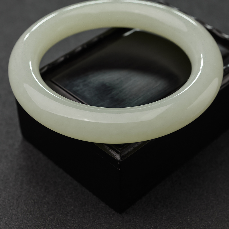 天然和田白玉圆镯-红掌柜