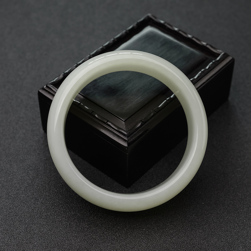 俄罗斯山料和田白玉扁镯-红掌柜