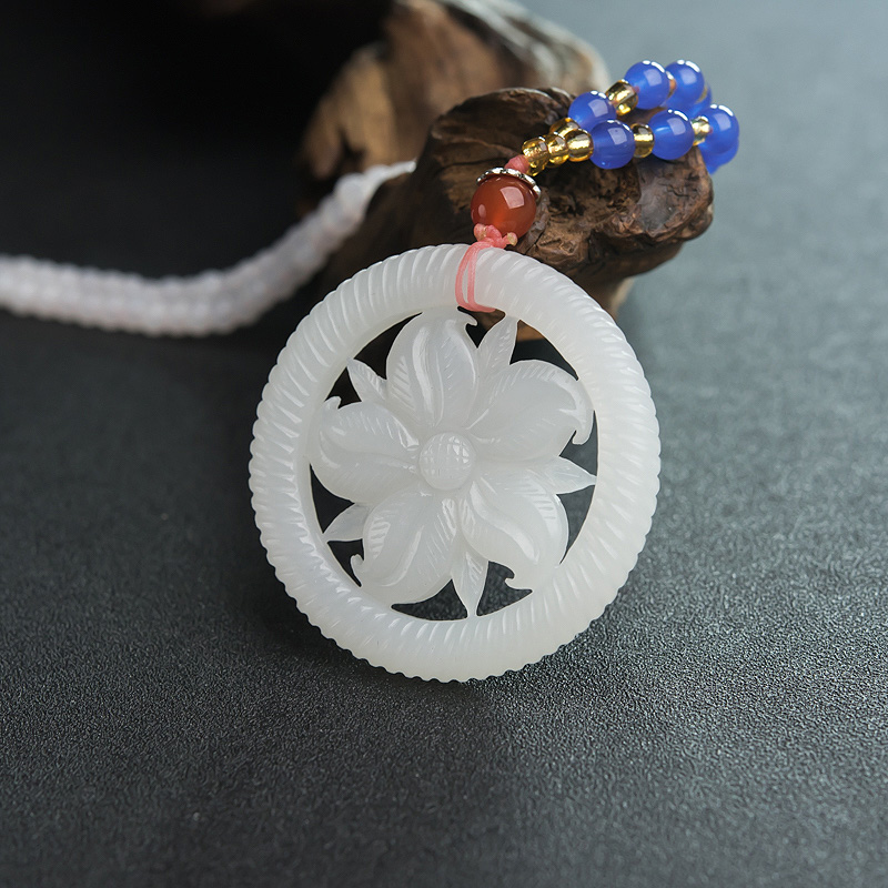 俄罗斯山料和田白玉镂雕花项链-红掌柜