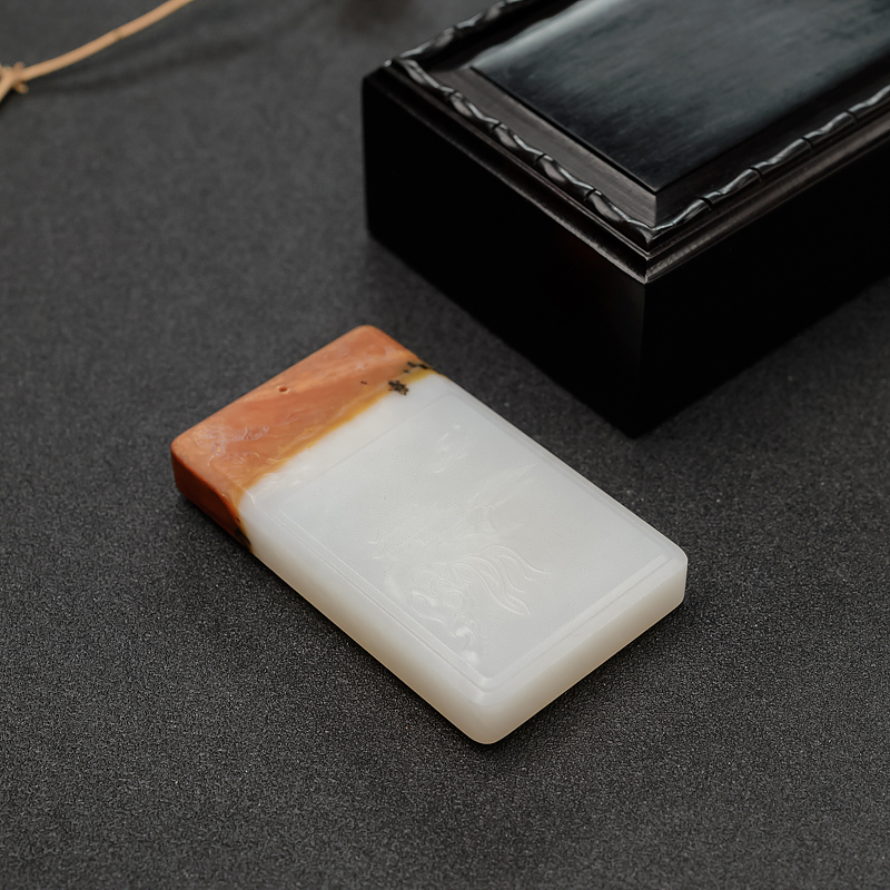 山料俏色和田玉吊坠-红掌柜