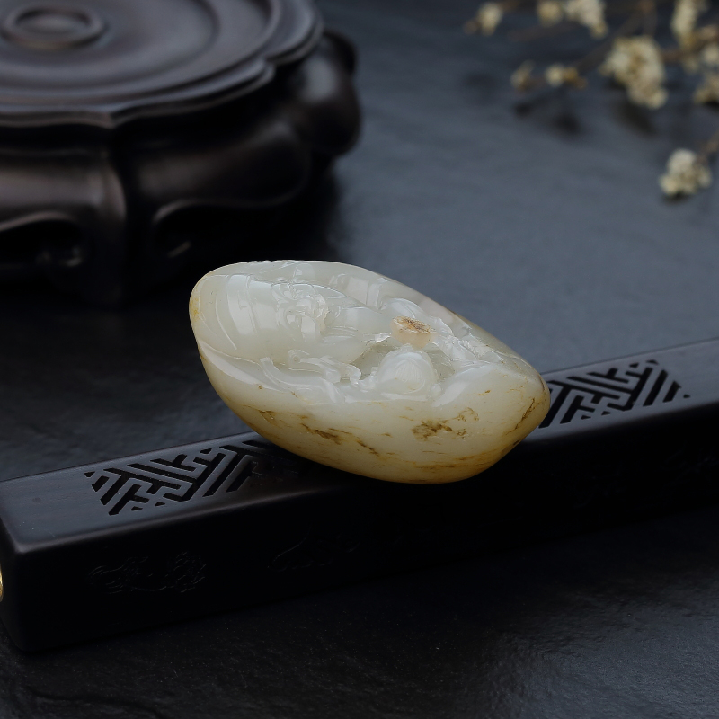 天然山料俏色和田玉吊坠-红掌柜