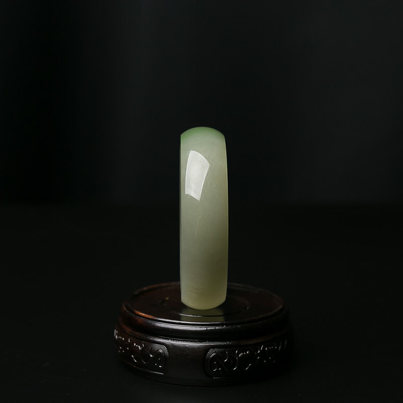 和田玉雕花扁镯-红掌柜