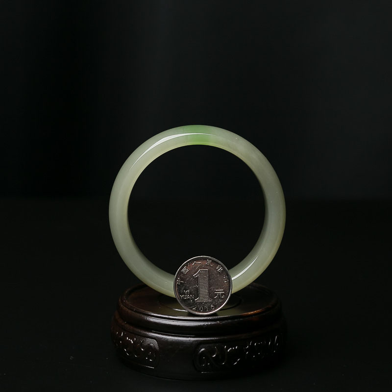 青海和田玉雕花扁镯-红掌柜