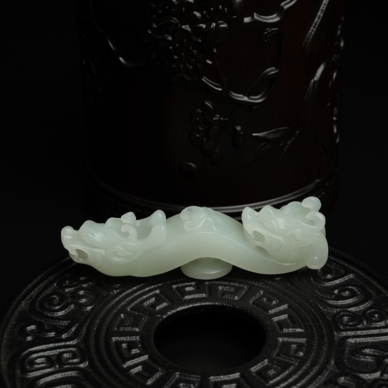 和田玉龙钩摆件 - 红掌柜