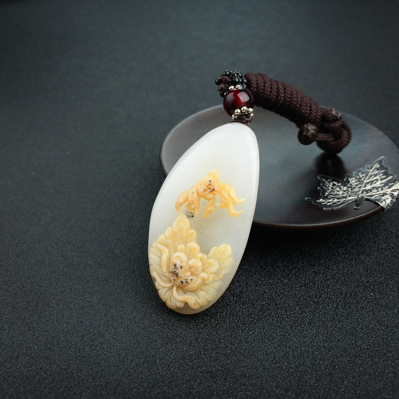 俄料山料和田玉蝶恋花吊坠-红掌柜