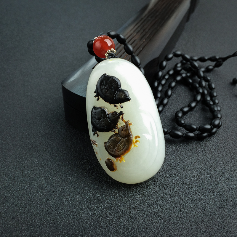 天然山料俏色和田玉位及三公吊坠-红掌柜