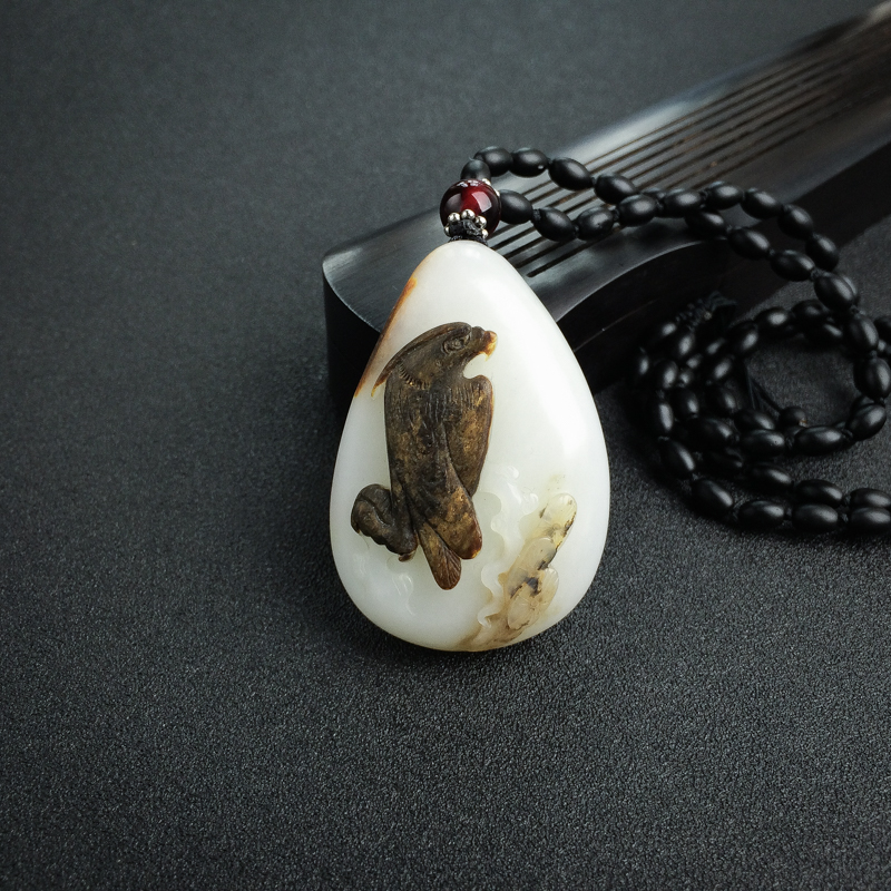 俄料天然俏色和田玉雄鹰吊坠-红掌柜