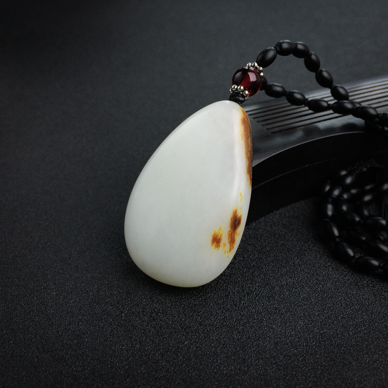 俄料天然和田玉雄鹰吊坠-红掌柜