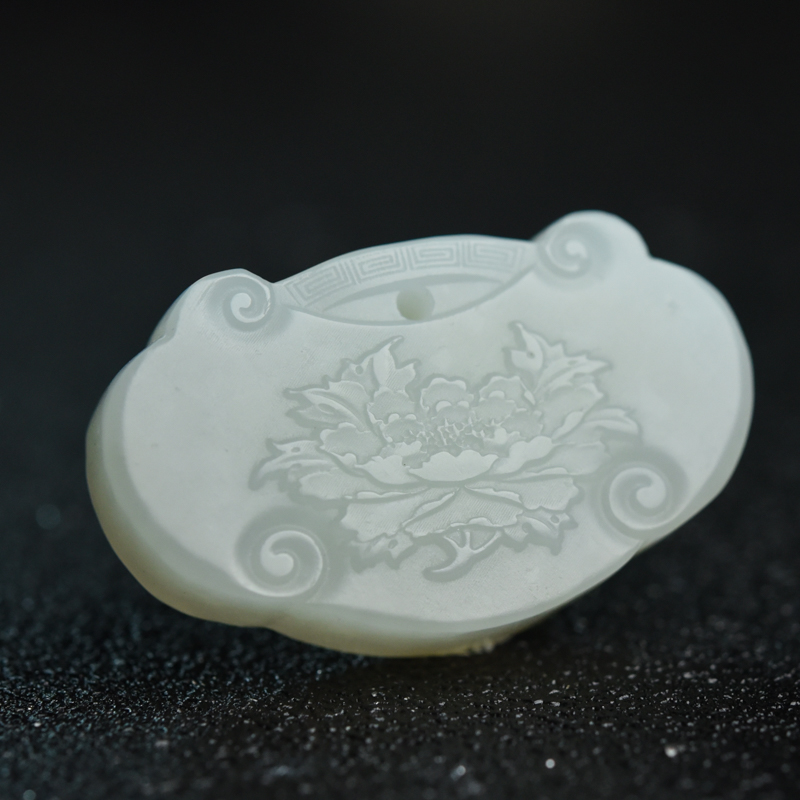 俄罗斯山料和田白玉如意锁吊坠-红掌柜