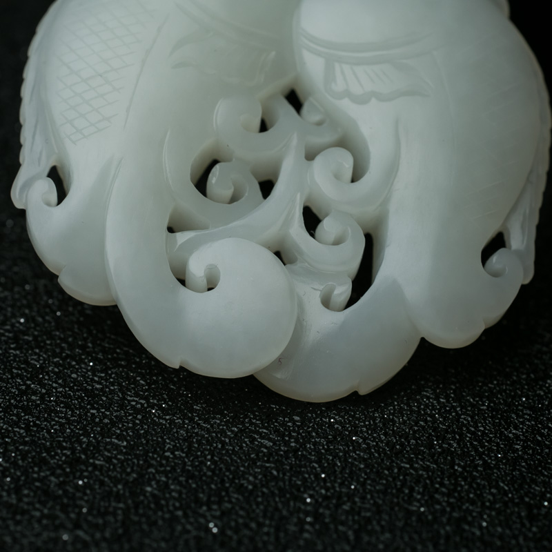 天然和田玉镂雕双鱼吊坠-红掌柜