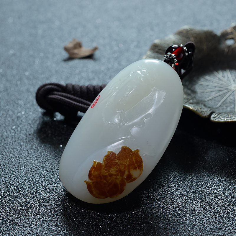 天然俄罗斯山料俏色和田玉吊坠-红掌柜