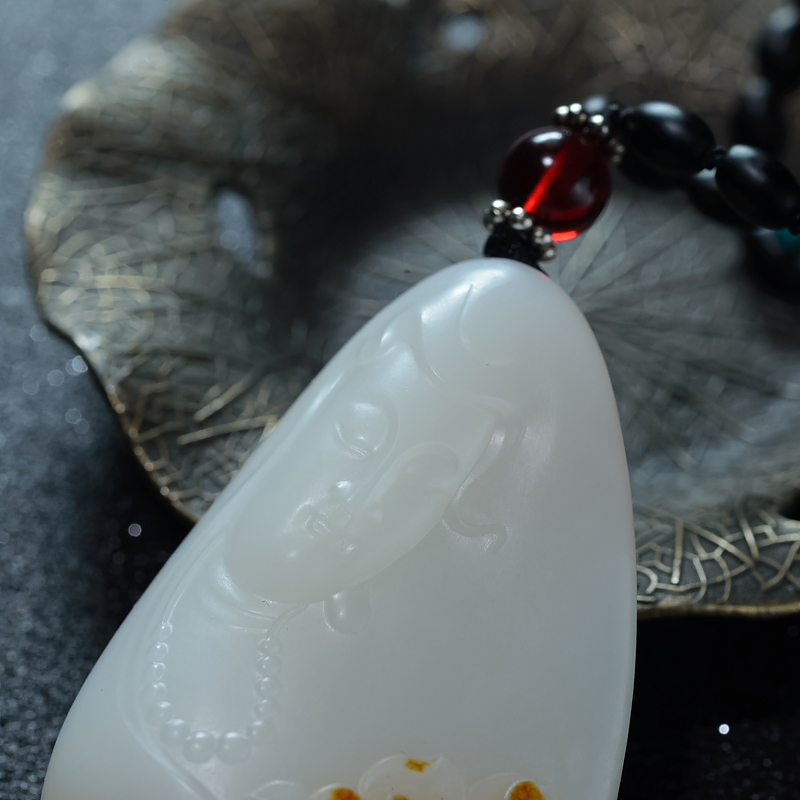 天然山料俏色和田玉观音吊坠-红掌柜