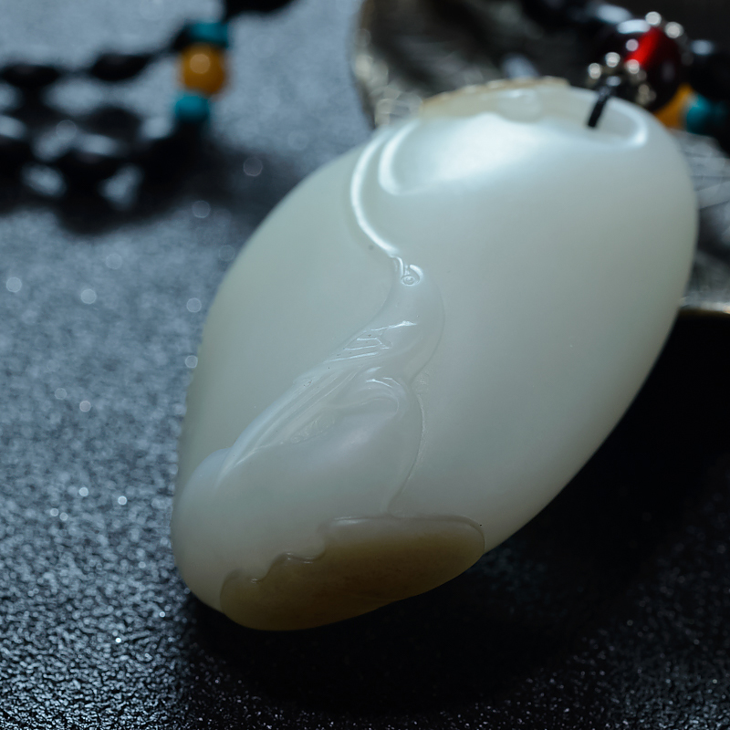 天然山料俏色和田玉喜上眉梢吊坠-红掌柜