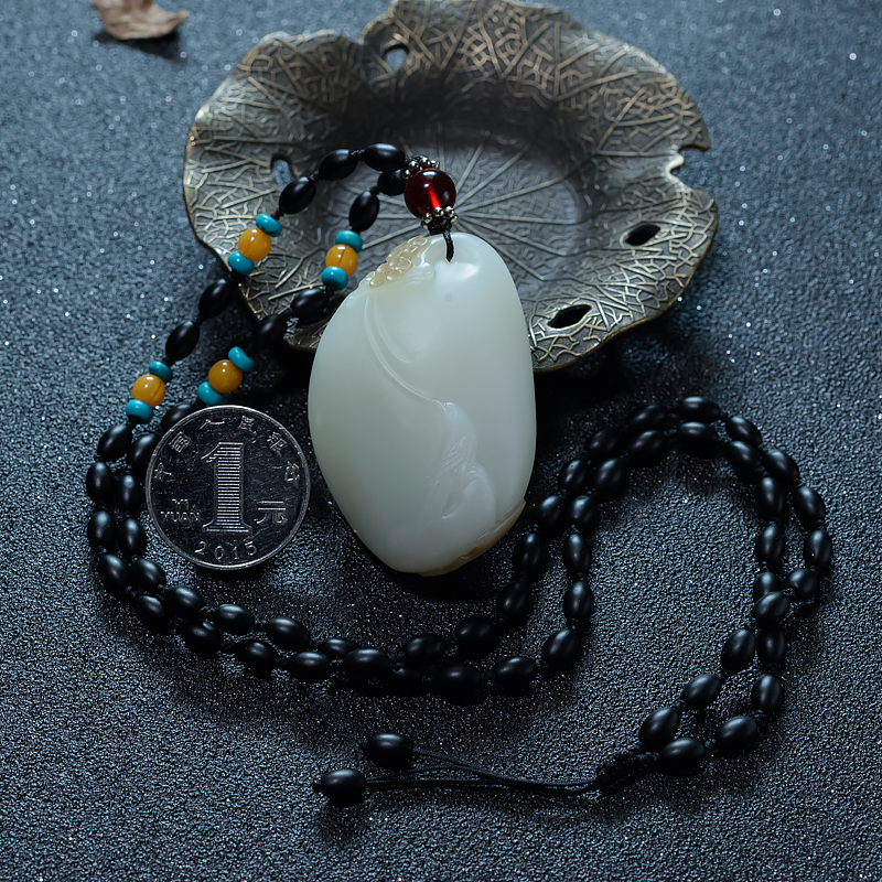 天然俄罗斯山料俏色和田玉喜上眉梢吊坠-红掌柜