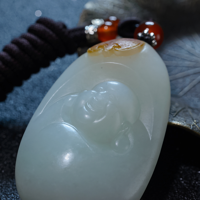 天然山料俏色和田玉福在眼前吊坠-红掌柜