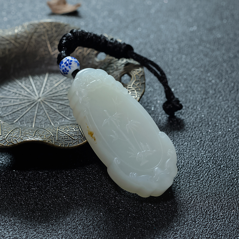 天然俄罗斯山料和田白玉吊坠-红掌柜
