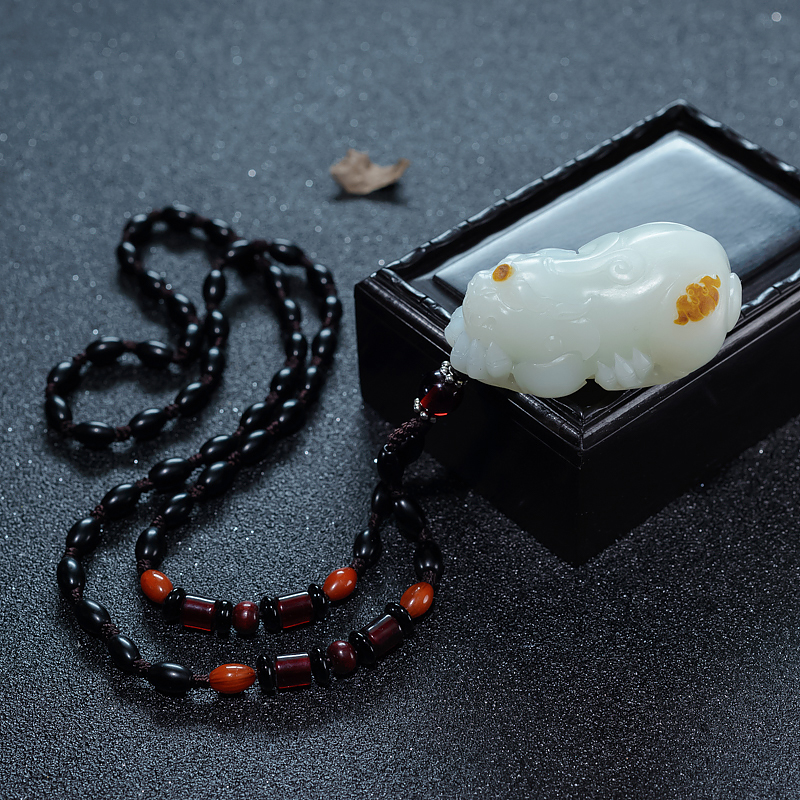 山料和田白玉貔貅吊坠-红掌柜