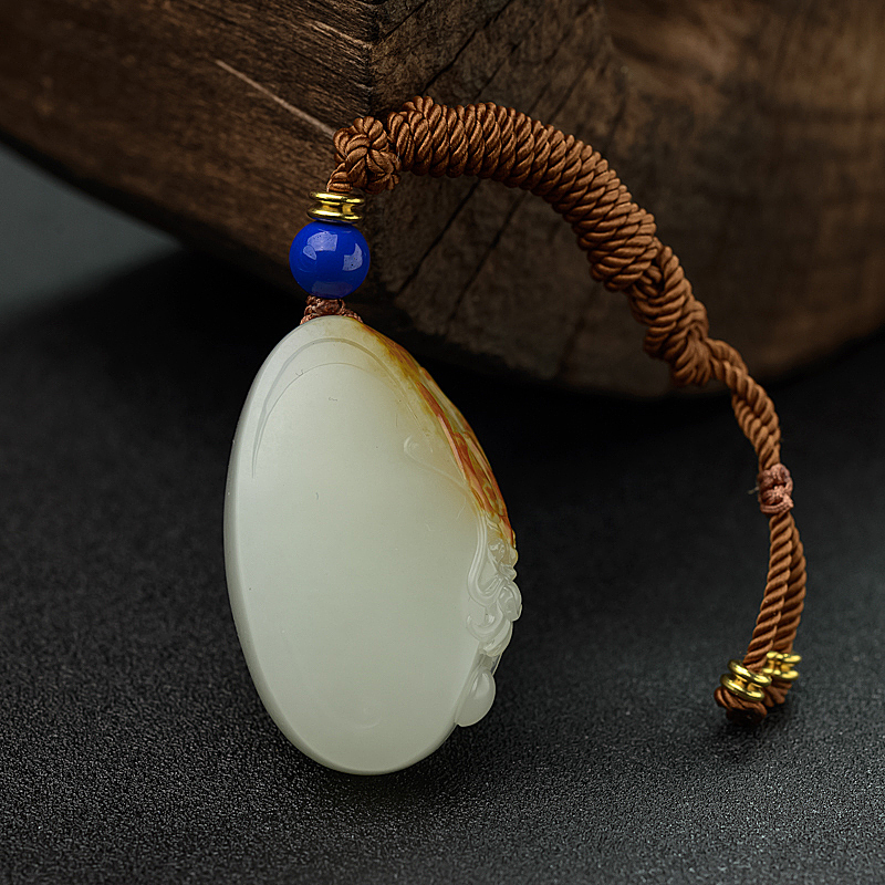 新疆和田玉籽料龙吊坠