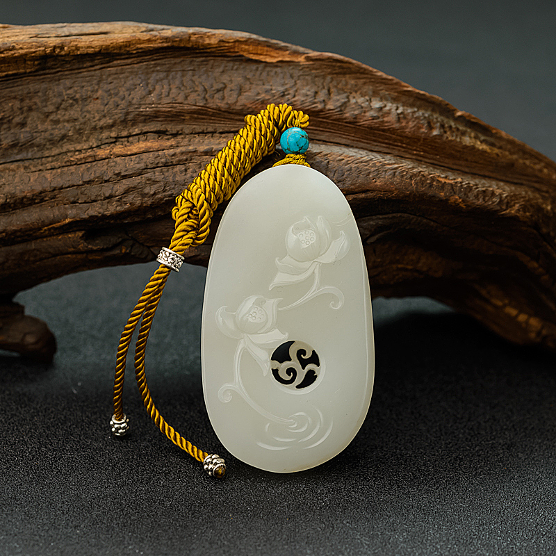 新疆天然籽料和田白玉镂雕莲花吊坠 - 红掌柜