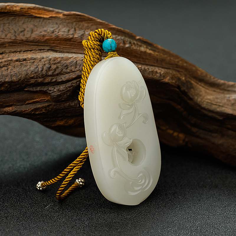 籽料和田白玉镂雕莲花吊坠 - 红掌柜