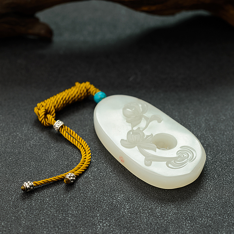 新疆籽料和田白玉镂雕莲花吊坠 - 红掌柜