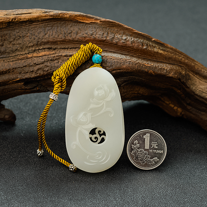 天然籽料和田玉镂雕莲花吊坠 - 红掌柜