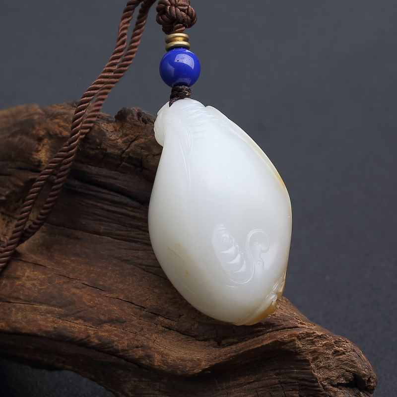 新疆天然和田玉破茧成蝶吊坠-红掌柜