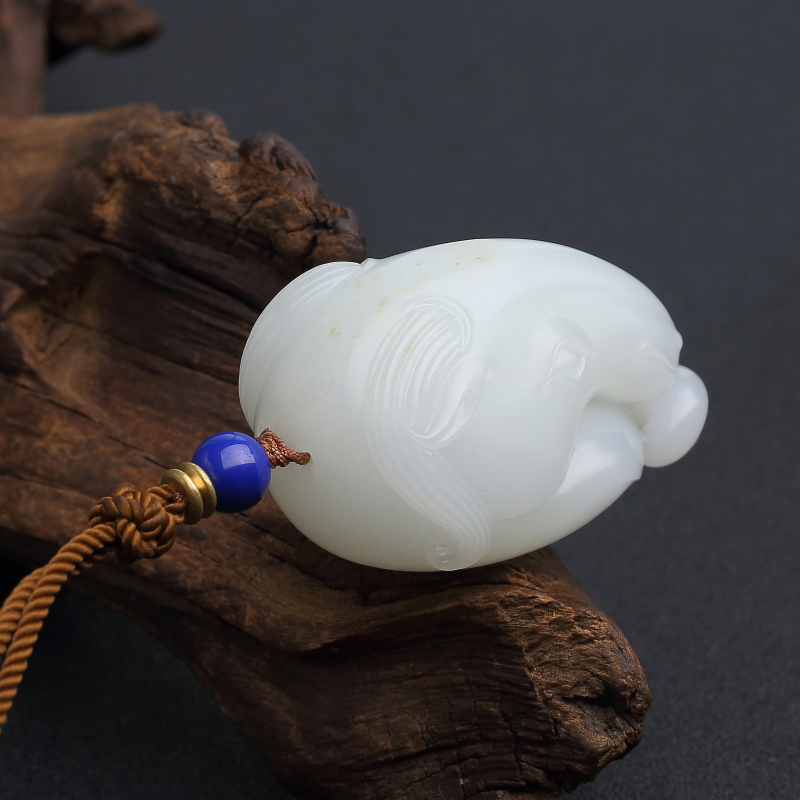 籽料和田白玉洋洋得意吊坠-红掌柜