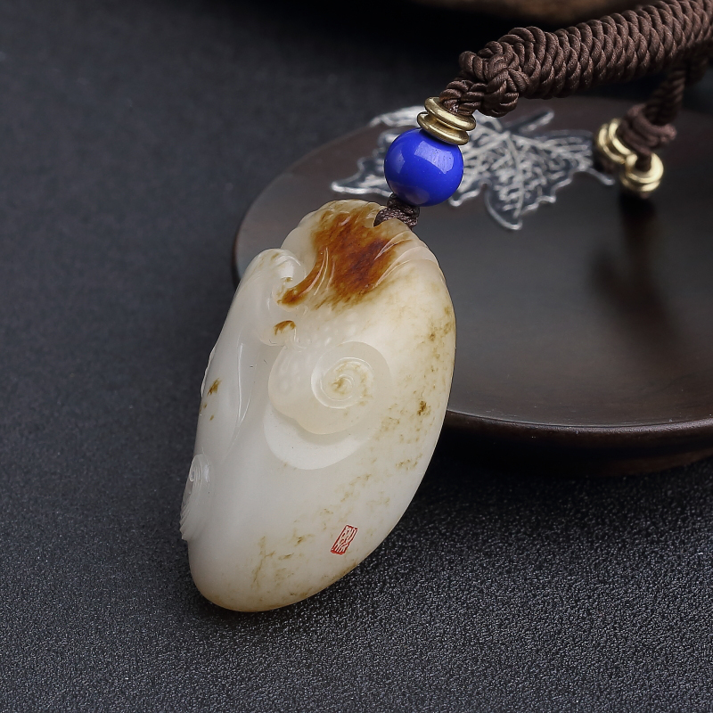 新疆籽料和田玉得意洋洋吊坠-红掌柜