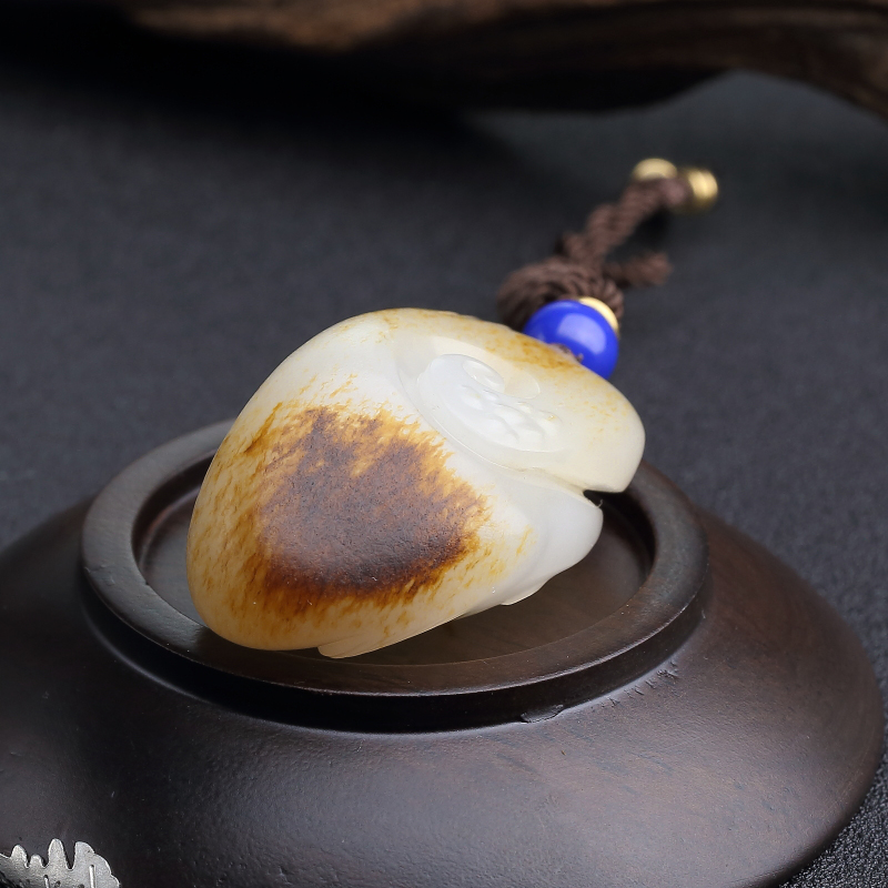 籽料和田玉得意洋洋吊坠-红掌柜