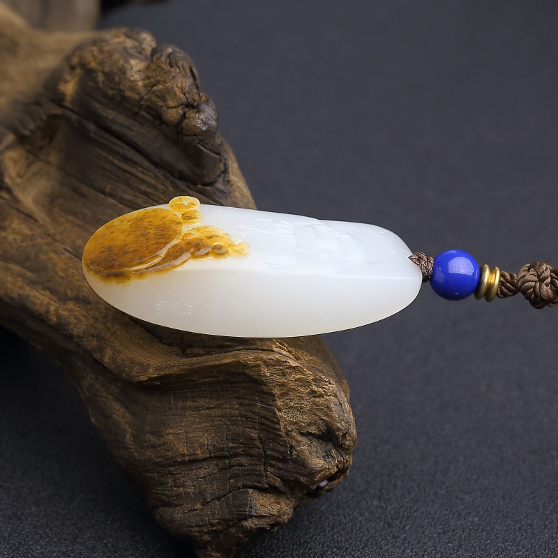 新疆天然籽料和田玉吊坠-红掌柜