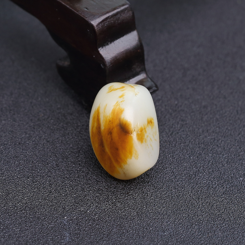 新疆天然和田白玉籽料原石-红掌柜