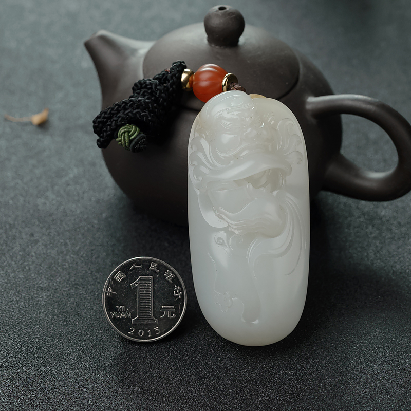 新疆俏色和田玉籽料吊坠-红掌柜