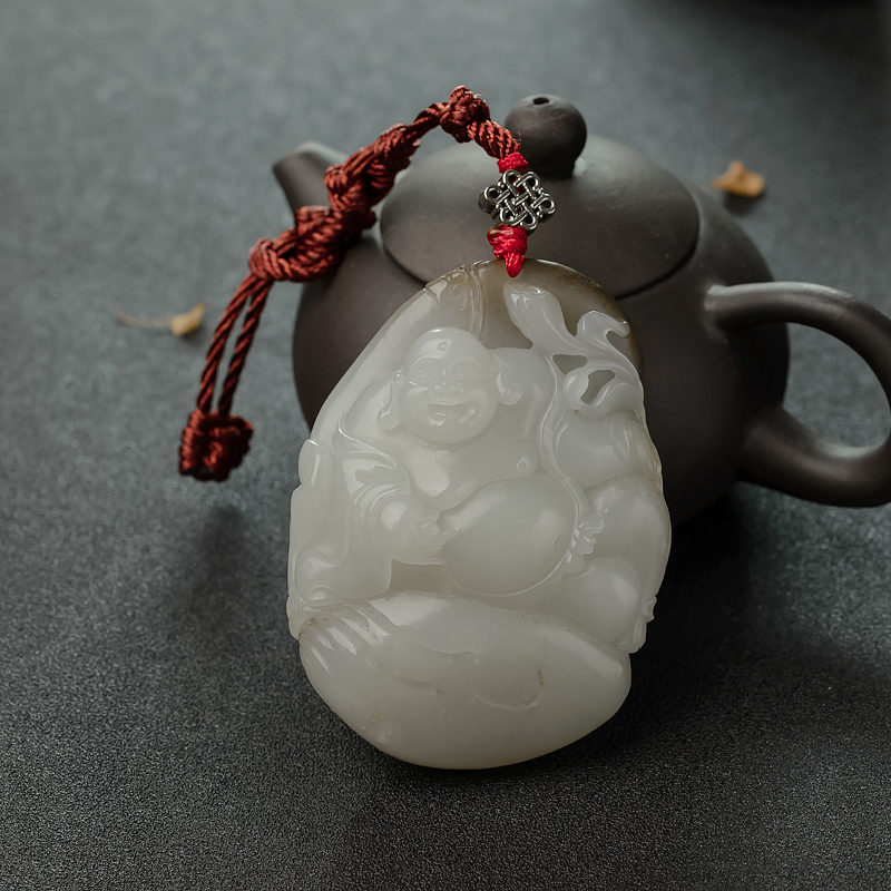 新疆俏色和田玉籽料佛吊坠-红掌柜