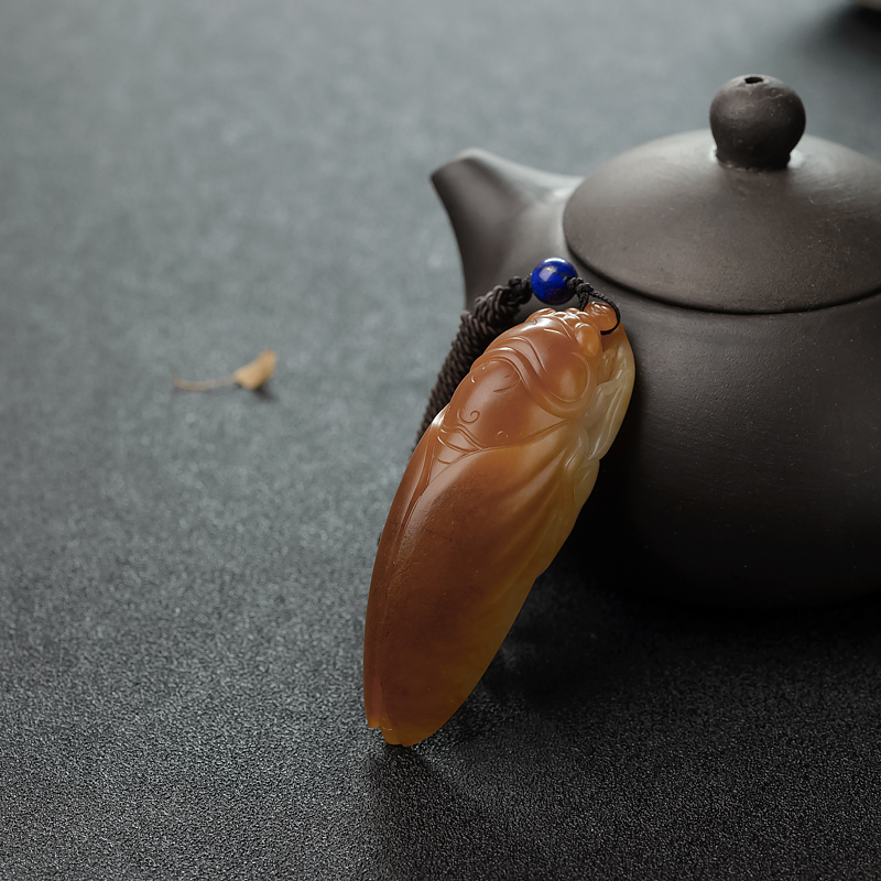 俏色和田玉籽料一鸣惊人吊坠-红掌柜