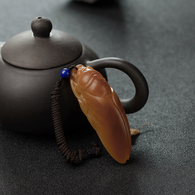 和田玉籽料一鸣惊人吊坠-红掌柜