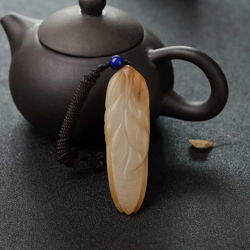 和田玉一鸣惊人吊坠-红掌柜