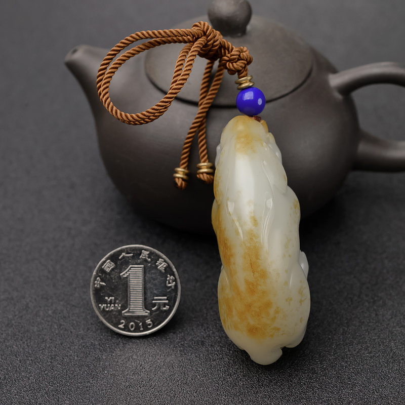 新疆俏色和田玉吊坠-红掌柜