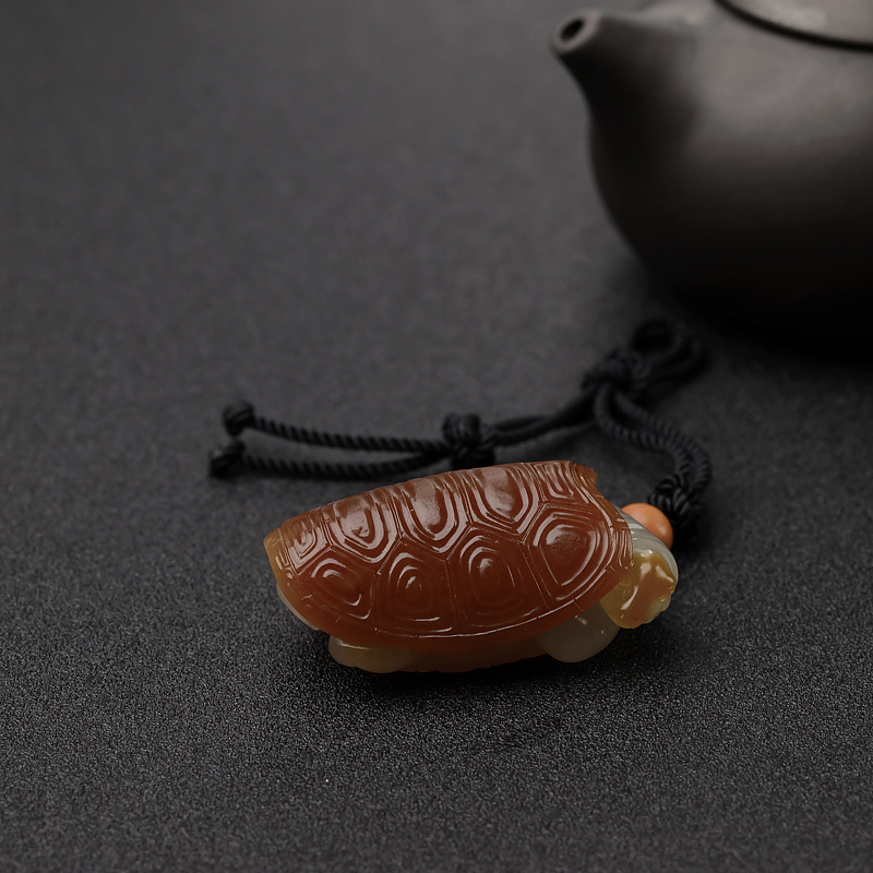 天然俏色和田玉籽料乌龟吊坠-红掌柜